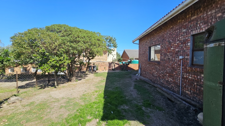 7 Bedroom Property for Sale in Oyster Bay Eastern Cape